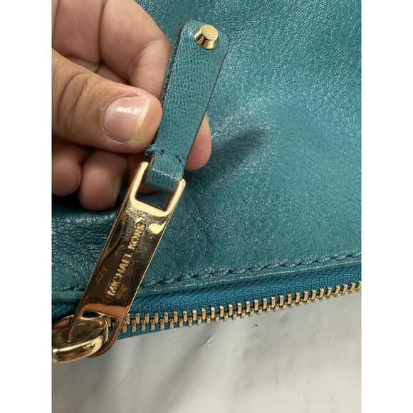 Michael Kors Gilmore Leather Crossbody Bag turquoise - Picture 4 of 15